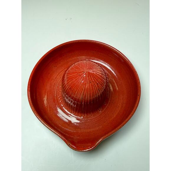 Rachael Pots Handmade Pottery NYC Red Speckled Citrus Juicer Signed Culinary - Picture 6 of 6